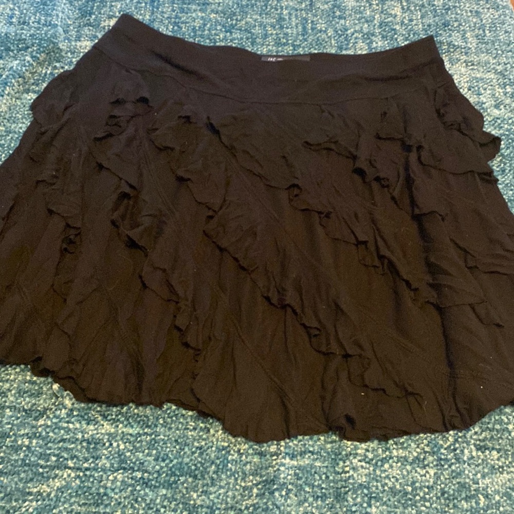 Beautiful black ruffled knit skirt-- perfect any time of year! XL by Inc